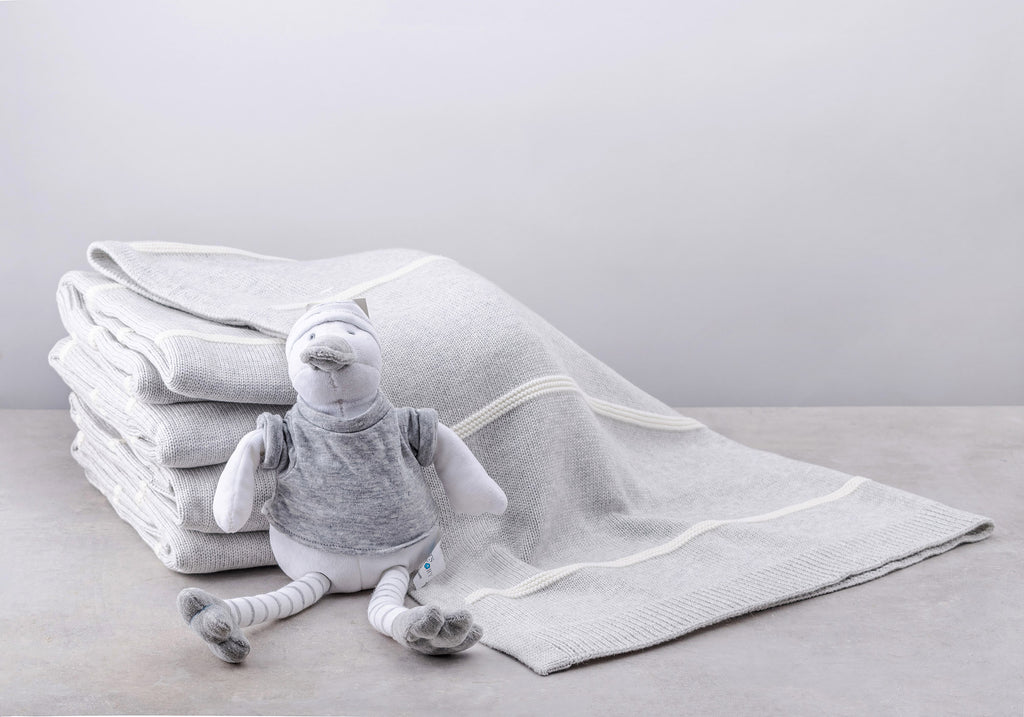 بطانية رمادية