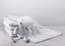 بطانية رمادية